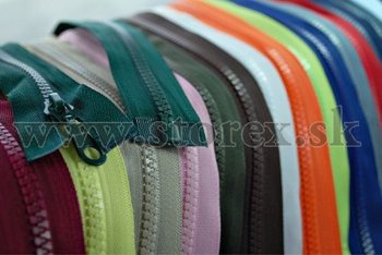 Zips plastov 5 mm - deliten 45 cm